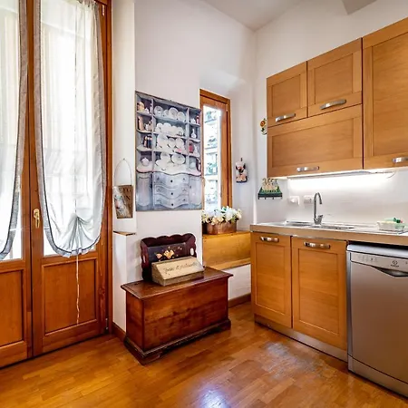 Yid Leopolda Few Minutes From Station Florence