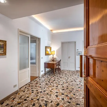 Yid Leopolda Few Minutes From Station * Florence