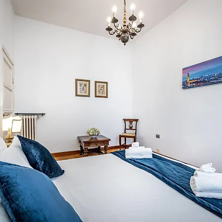 Yid Leopolda Few Minutes From Station Florencie