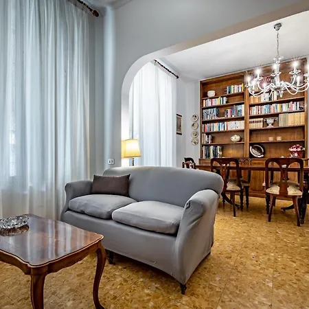 Yid Leopolda Few Minutes From Station Daire Floransa